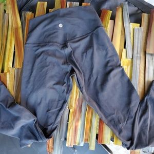 Lulu yoga pants